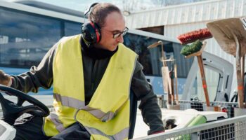 Photo d'un moniteur d'atelier d'espaces verts